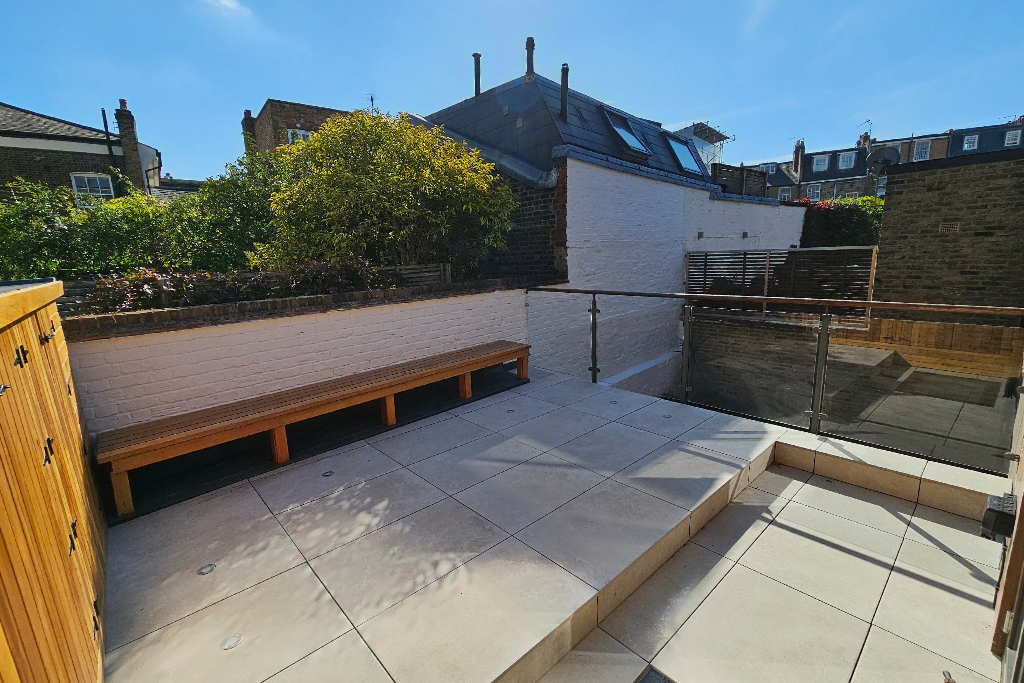 1.erskine-mews-1850-per-week