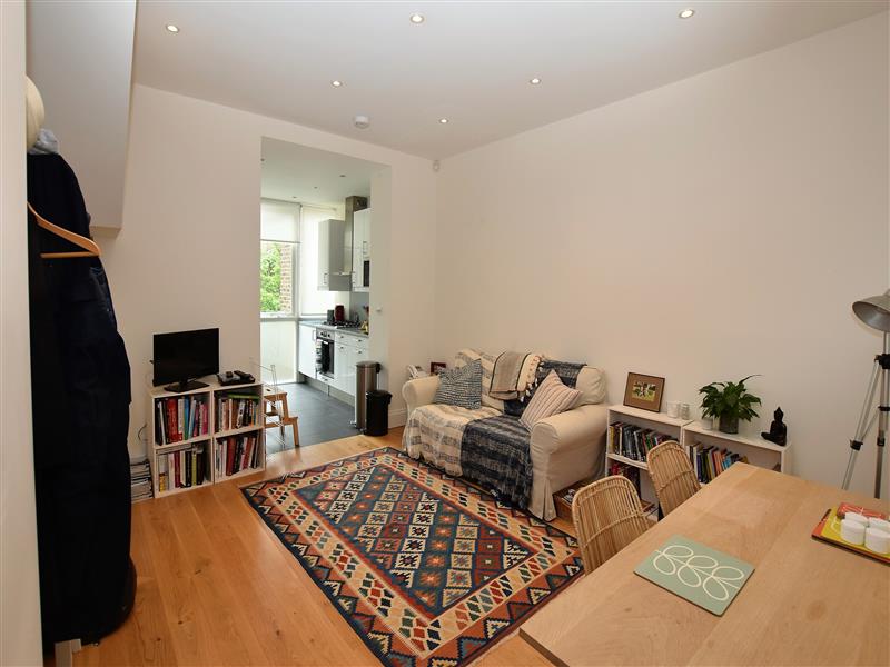 1.gloucester-avenue-450-per-week