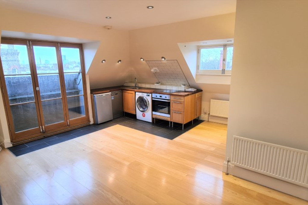 1.mayfair-mews-regents-park-road-420-per-week