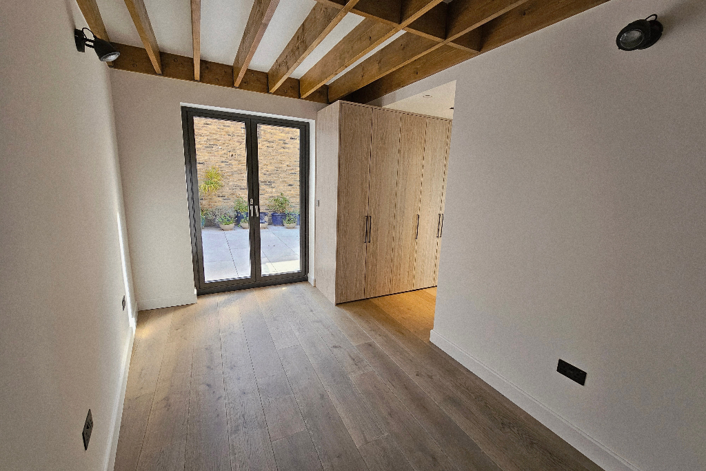 13.erskine-mews-1850-per-week