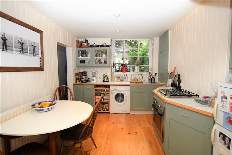 2.chalcot-road-400-per-week