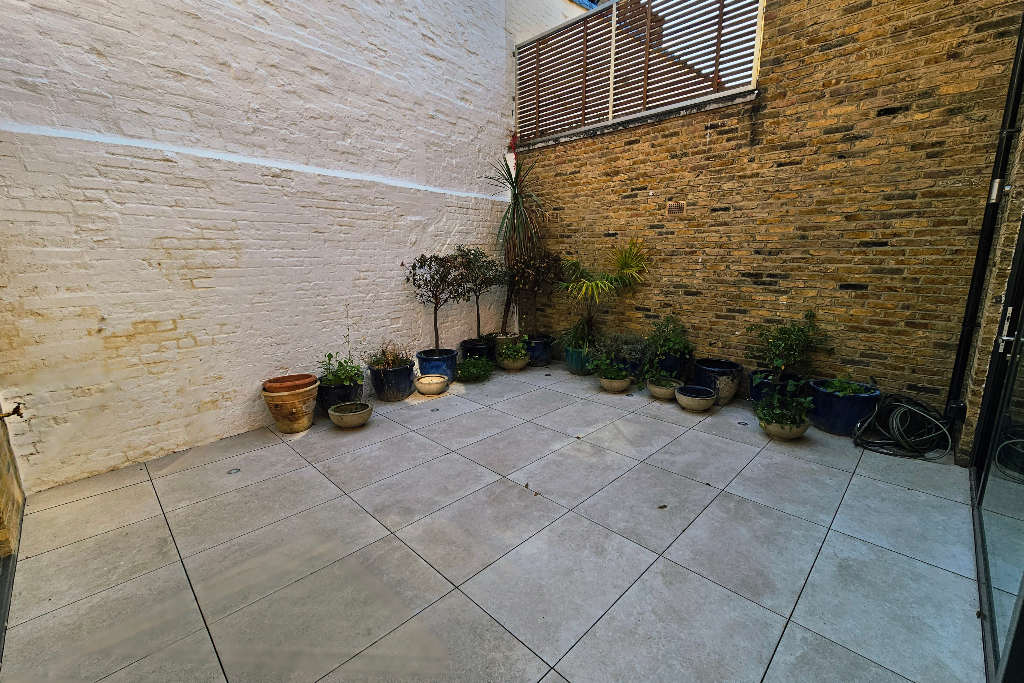 4.erskine-mews-1850-per-week
