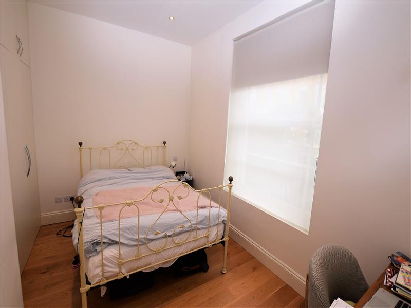 4.gloucester-avenue-450-per-week
