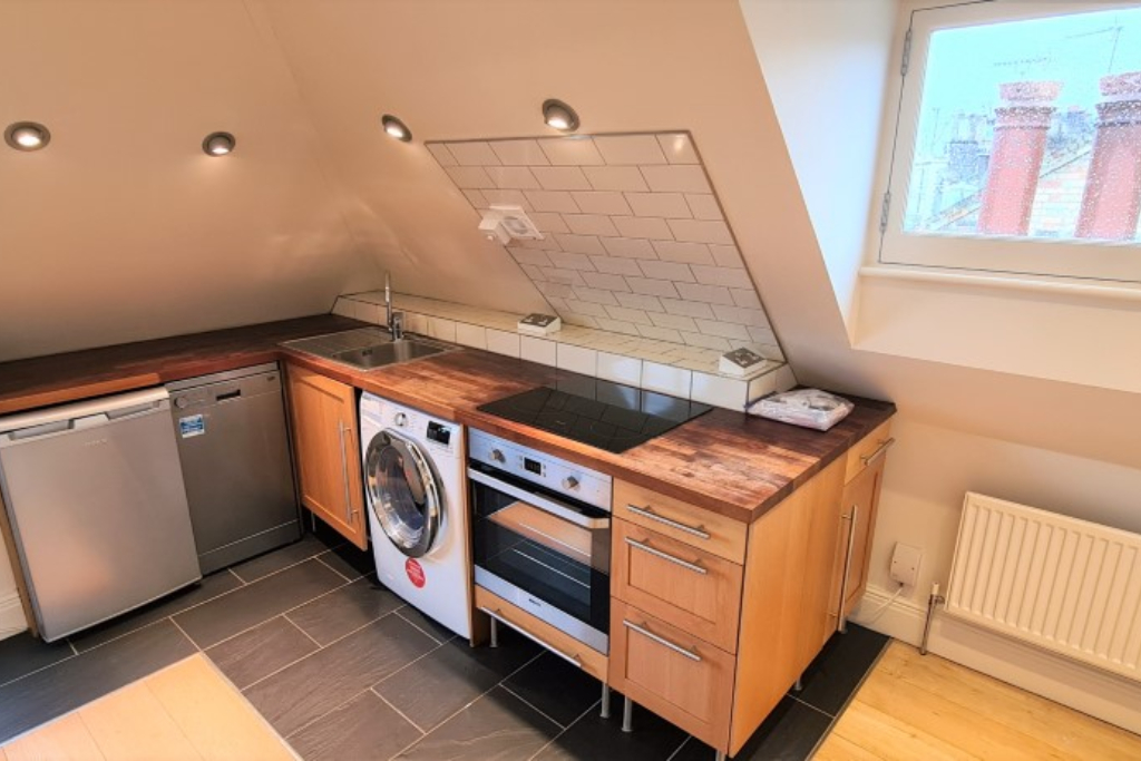 4.mayfair-mews-regents-park-road-420-per-week