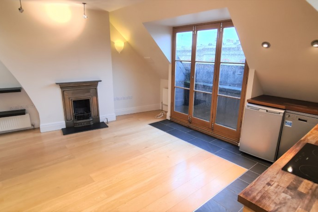 5.mayfair-mews-regents-park-road-420-per-week