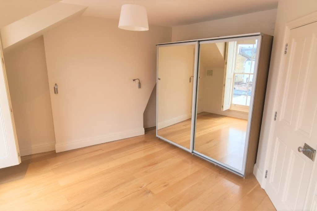 8.mayfair-mews-regents-park-road-420-per-week