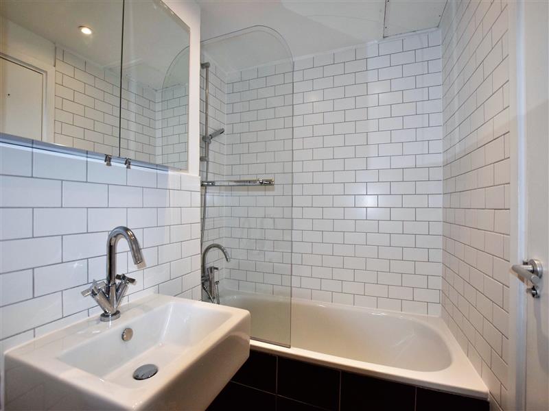 8.regents-park-road-800-per-week